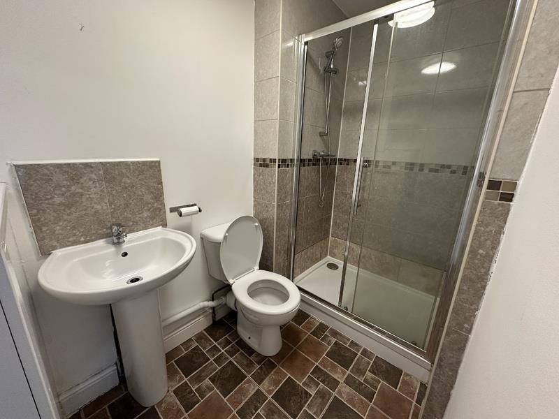 2 bed property in Clifton Street, Roath